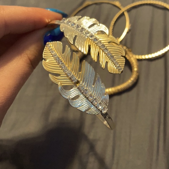 Bracelets - Picture 2 of 4